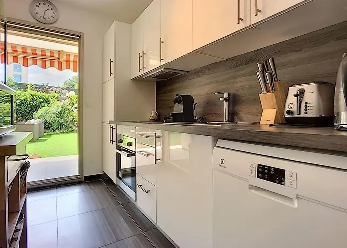 Rabiac - Charming 1 Bedroom With Private Garden Appartamento Antibes